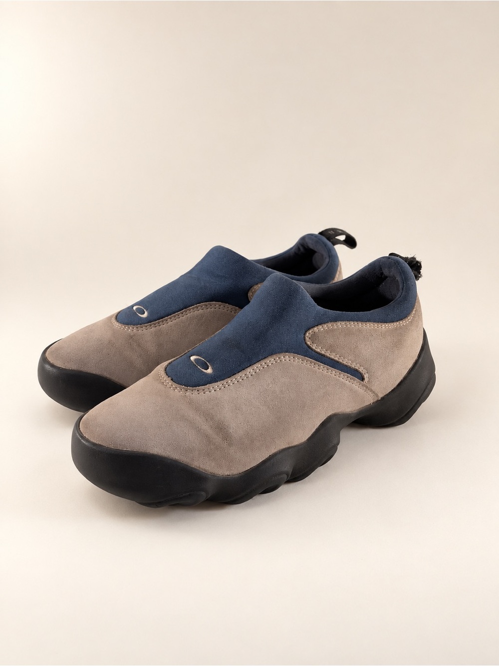 Vintage Oakley Flesh Suede Slip-On Sneakers